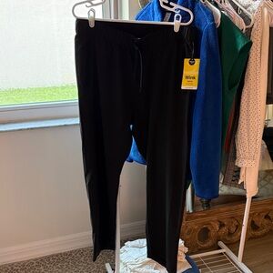 Wonder Wink Black Scrub Pants - Petite
